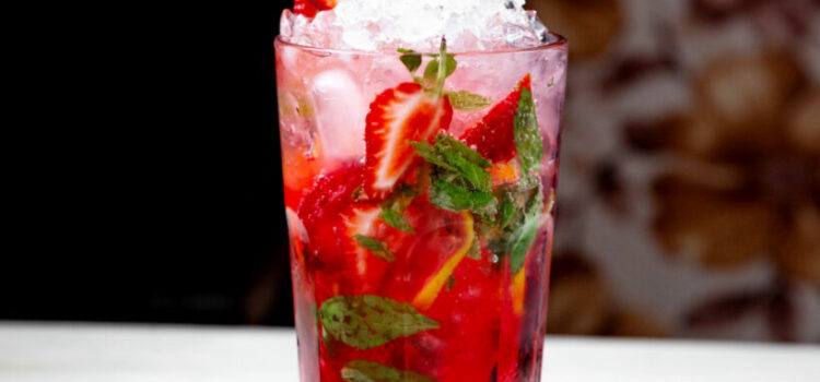 Mocktail Fraises, Miel et Lime : Le Cocktail de l’Été