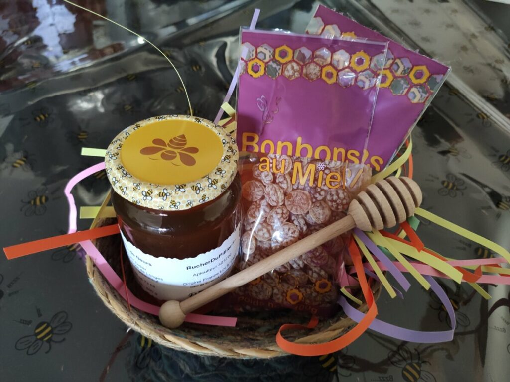 Composition Tradition : grand pot de miel de fleurs et bonbons au miel, cadeau local, Châteauneuf Loire 42